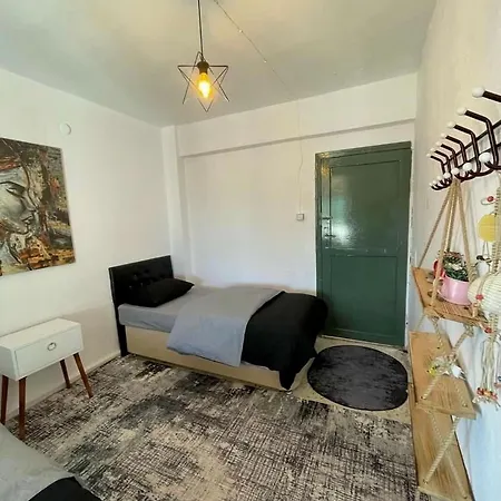 Denize 2 Km Manzarali Ve Ferah İmroz