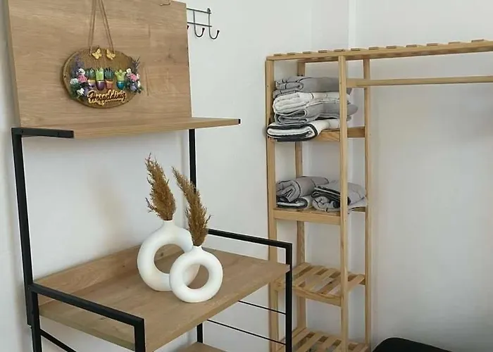 Denize 2 Km Manzarali Ve Ferah *