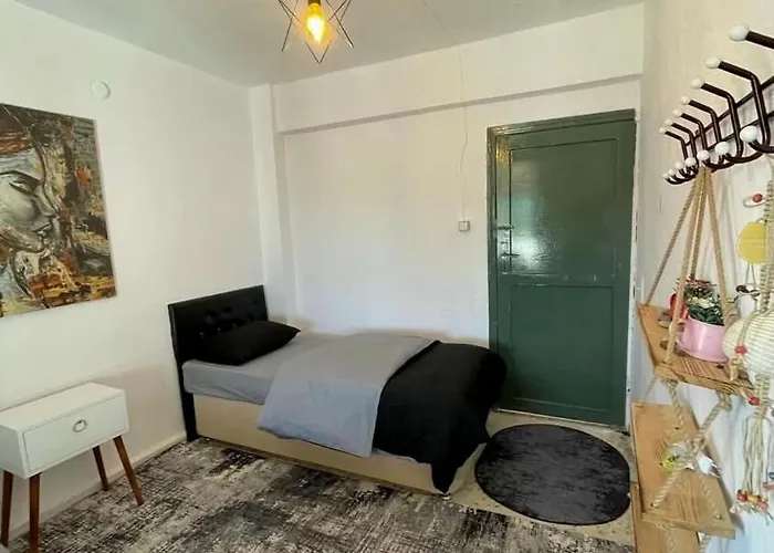 Denize 2 Km Manzarali Ve Ferah İmroz