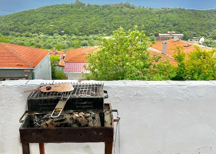 Denize 2 Km Manzarali Ve Ferah *